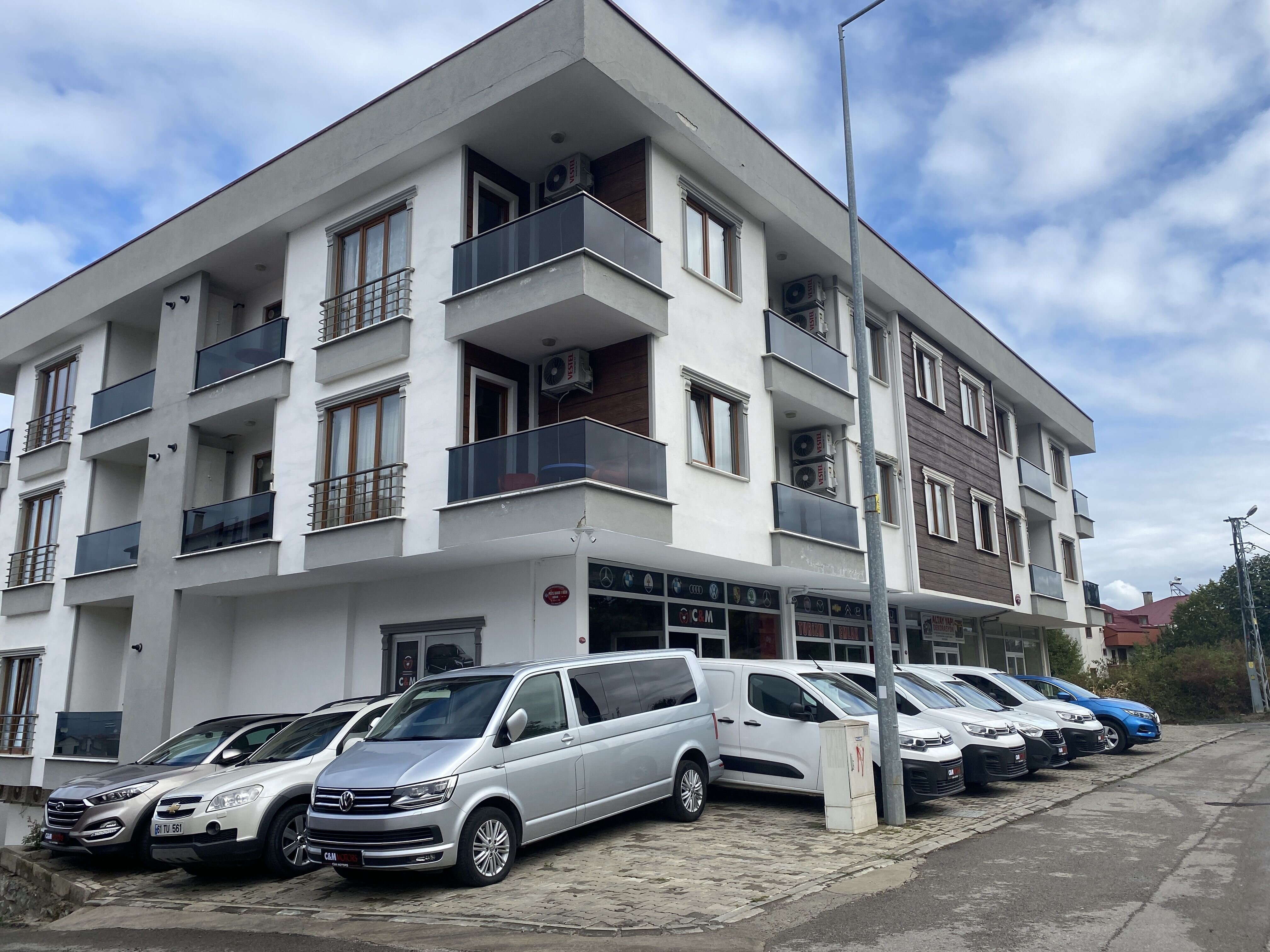 C&M MOTORS